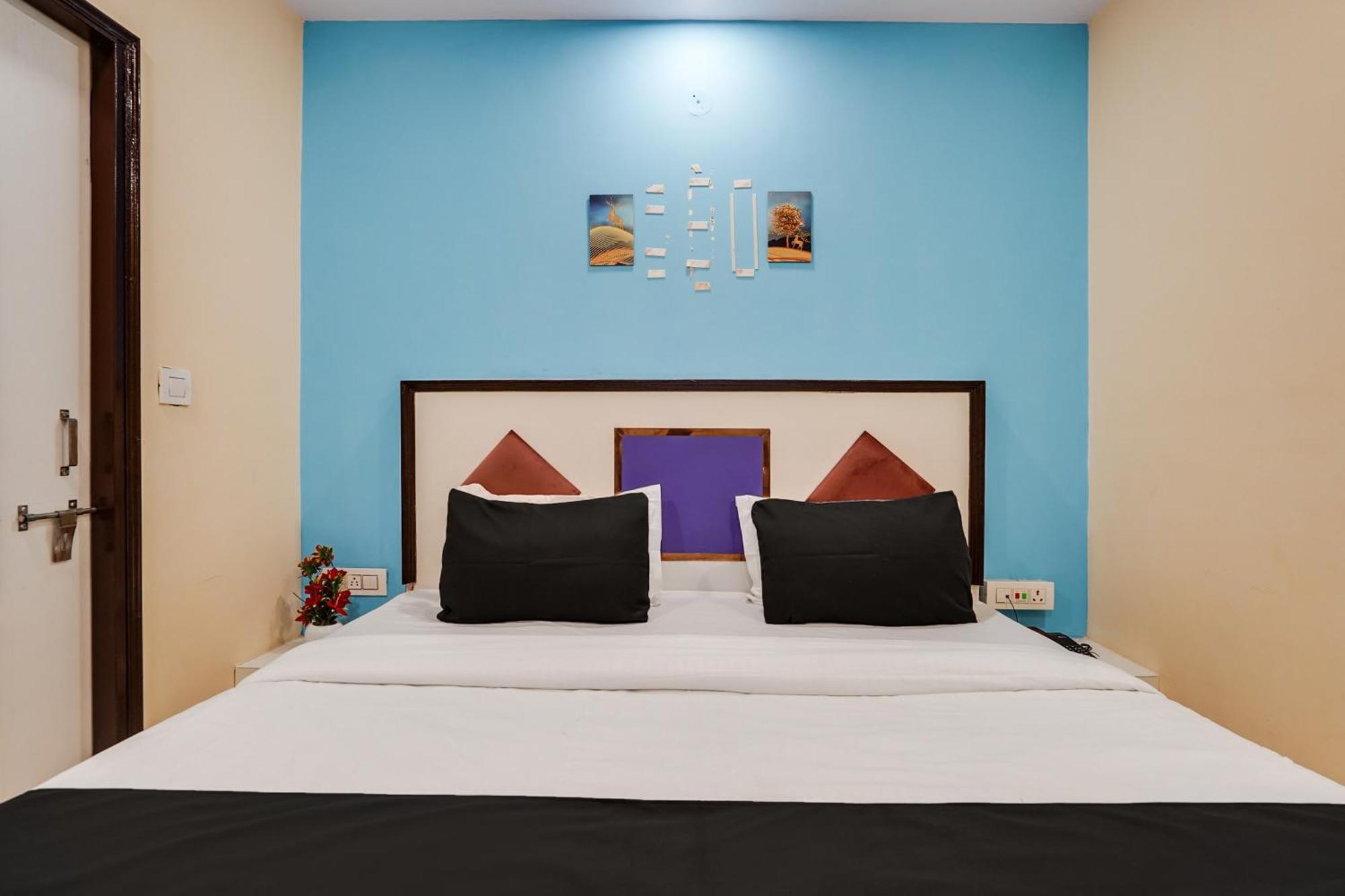 Super Hotel O Hotel Gold Star New Delhi Eksteriør bilde