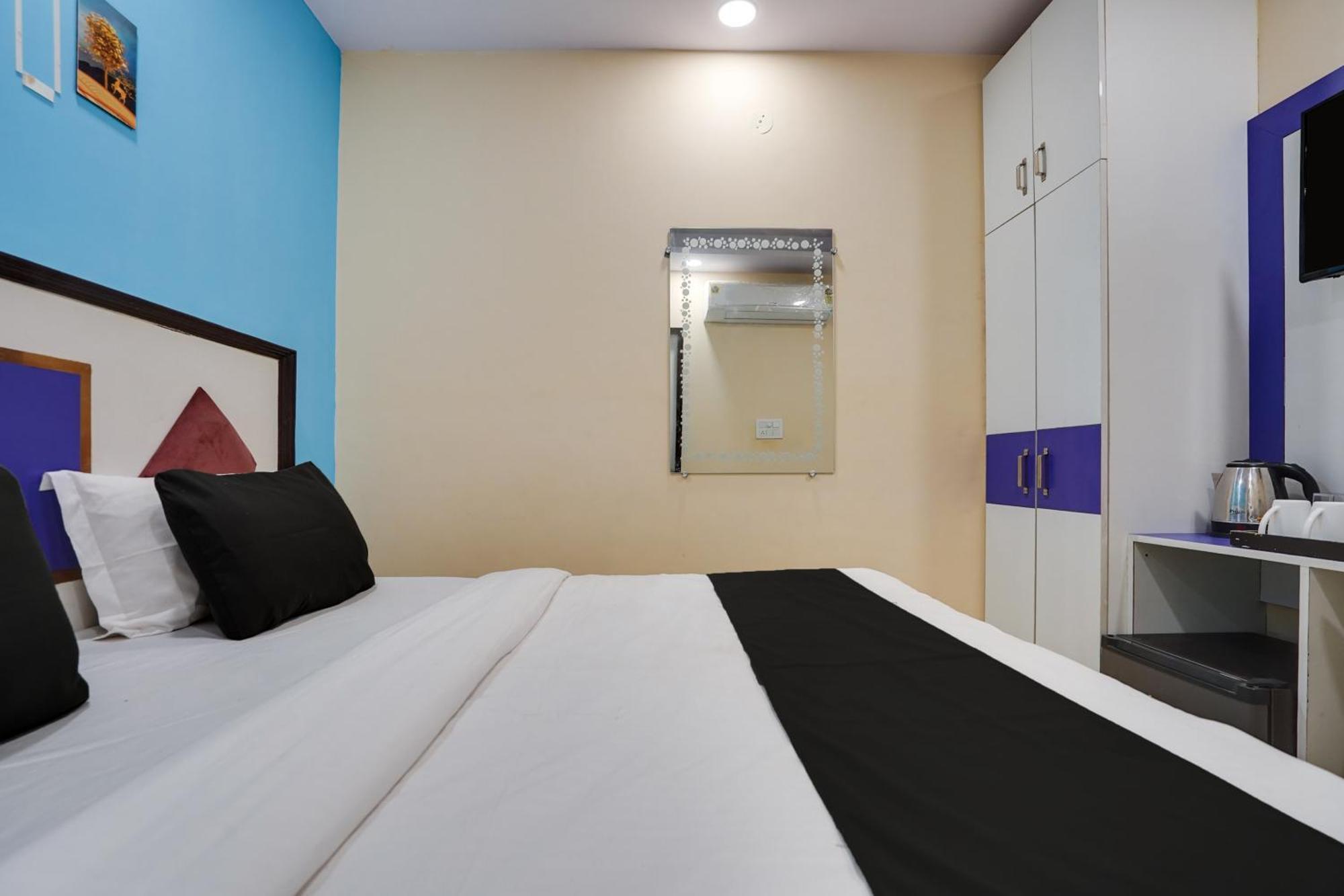 Super Hotel O Hotel Gold Star New Delhi Eksteriør bilde