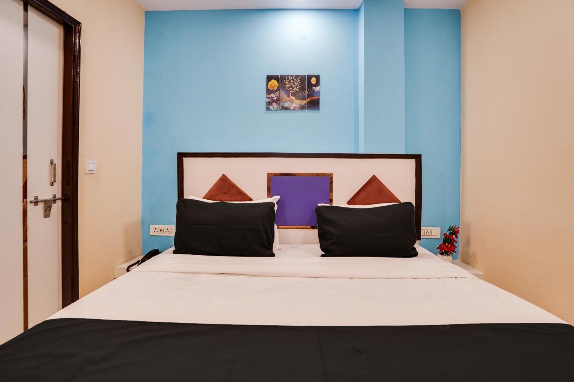 Super Hotel O Hotel Gold Star New Delhi Eksteriør bilde