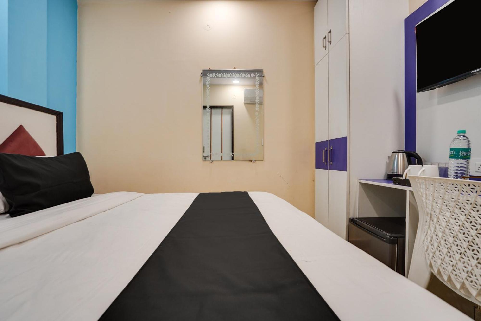 Super Hotel O Hotel Gold Star New Delhi Eksteriør bilde